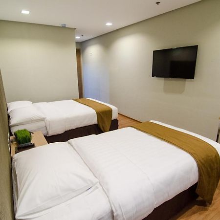 Madison Hotel Phl Iloilo City Exteriér fotografie